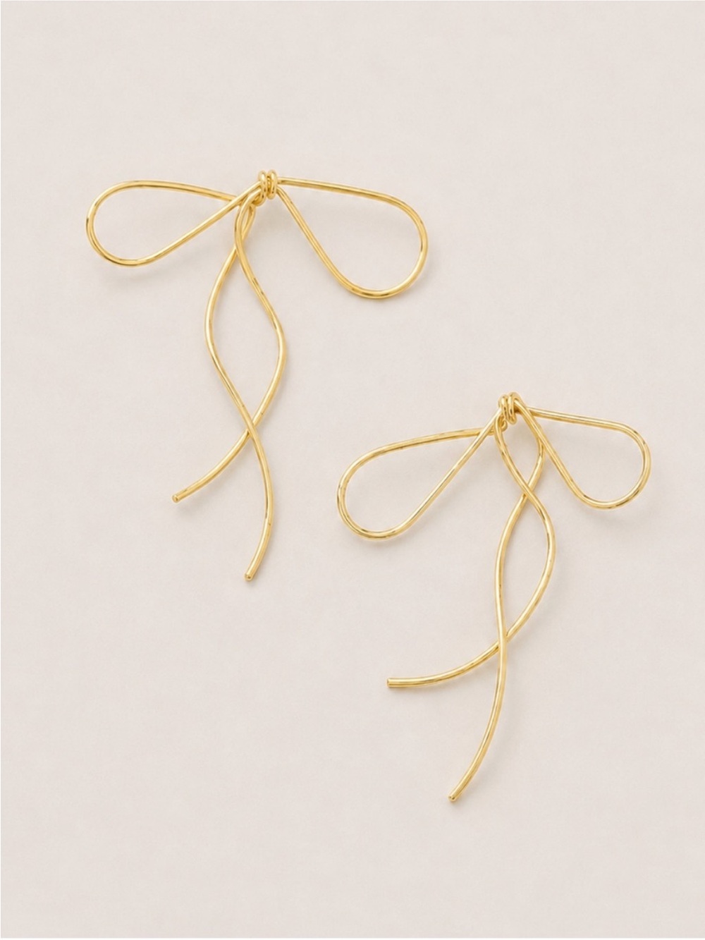 New! Gold Bow Wire Earrings NWOT 1011
